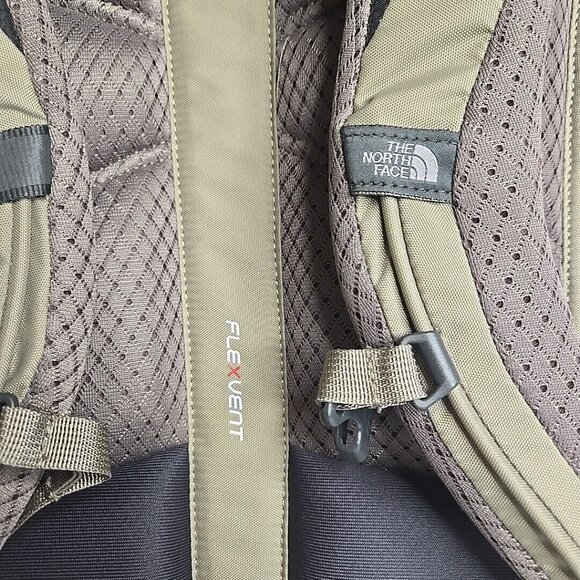 North Face Women's Adjustable Strap Flexvent Microbyte Backpack - Picture 3 of 10